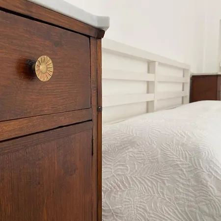 Il Mandorlo Apartment *